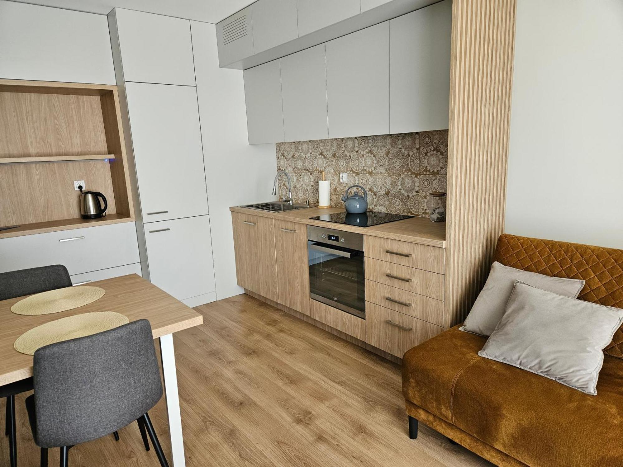 Apartment Urban Jungle Brown *